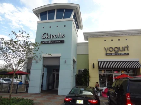 Retail plaza corner tower with restaurant and frozen yogurt storefronts